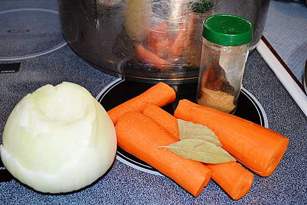 Rezepte einer Erkältung mit Fotos Schritt für Schritt gemacht - von Schweinefleisch, Stiel, Rind, Hähnchenschenkel, mit Gelatine
