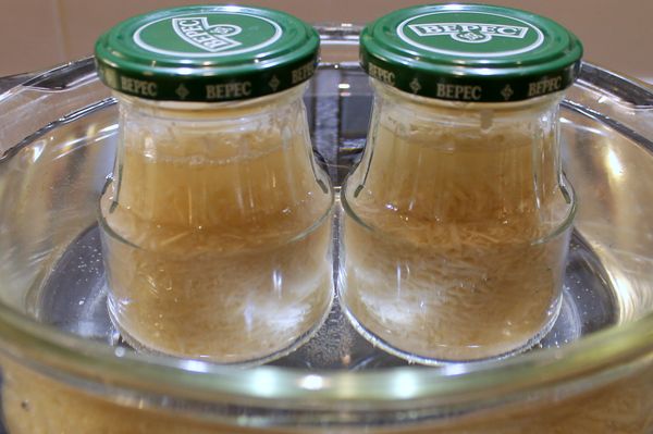 Meerrettich für den Winter eingelegte: ein Rezept mit einem Foto. Wie man den Meerrettich für den Winter einlegt