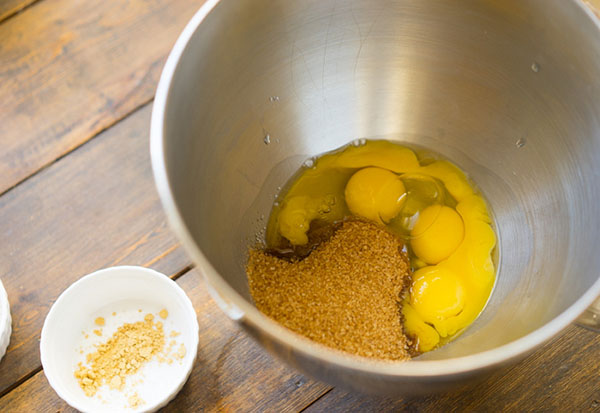 Ein raffiniertes Rezept: eine Rolle mit cremiger Sahne