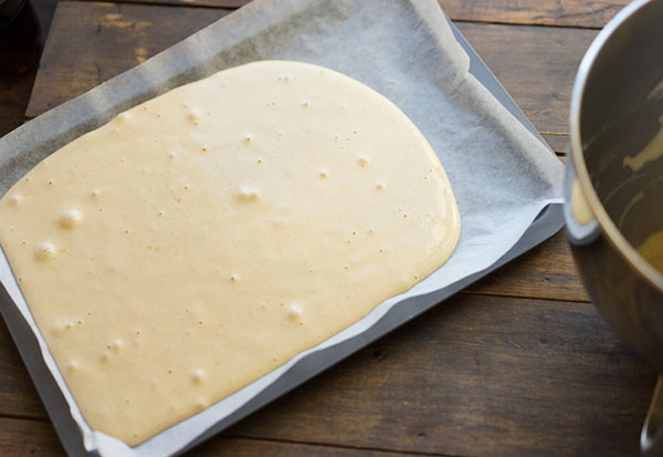 Ein raffiniertes Rezept: eine Rolle mit cremiger Sahne