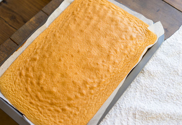 Ein raffiniertes Rezept: eine Rolle mit cremiger Sahne