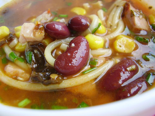 Wie man Bohnensuppe zubereitet