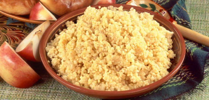 Hirsebrei Porridge in einer Schüssel