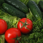 Wie man Gurken und Tomaten schön schneidet