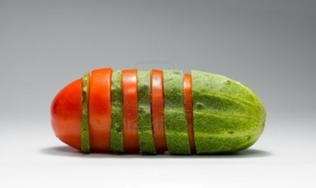 Wie man schön Gurken und Tomaten schneidet - Schritt für Schritt Fotos