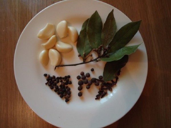 Pilze zu Hause pürieren - Rezepte für den Winter in Banken