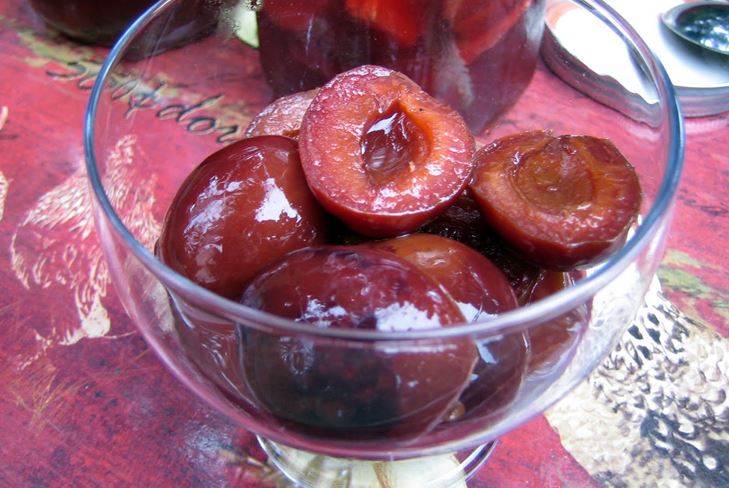 Pflaumen für den Winter pflücken - Foto-Kochrezept