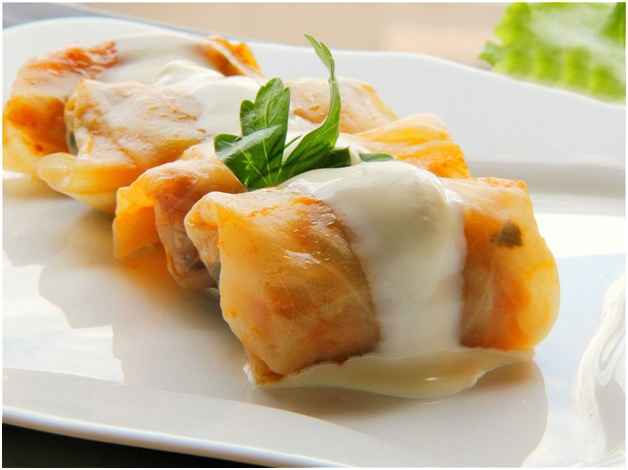 Kohlrouladen mit saurer Sahne