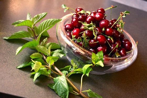 Wie man ein Kompott Kirschen für den Winter kochen - ein Rezept mit einem Foto