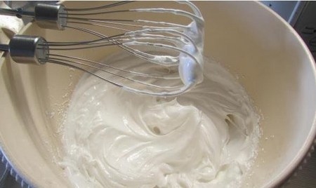 Wie man eine Creme für Cappecakes macht: Rezept für Butter, Schokolade und Proteincreme