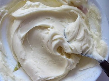 Wie man eine Creme für Cappecakes macht: Rezept für Butter, Schokolade und Proteincreme