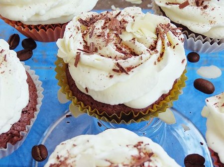 Wie man eine Creme für Cappecakes macht: Rezept für Butter, Schokolade und Proteincreme