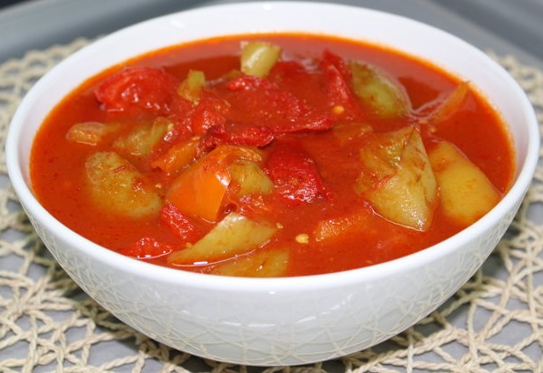 Wie man aus Tomate und Pfeffer lecho macht