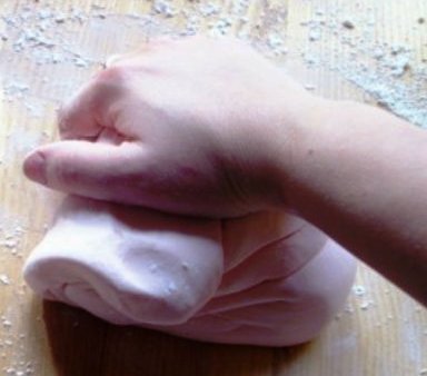 Wie man Mastix für Kuchen macht?