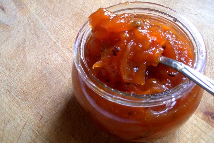 Wie man eine Moltebeerenmarmelade kocht: ein Rezept mit einem Foto
