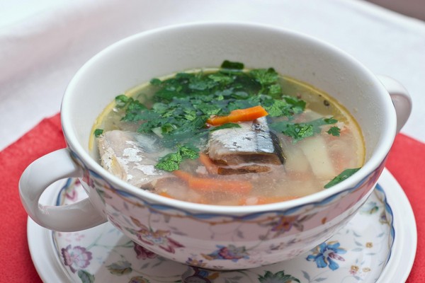 Suppe aus Konserven: schmackhafte und nützliche Rezepte