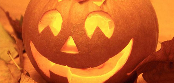 Wie man einen Kürbis für Halloween schnitzt