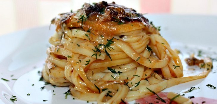 Rezept für schmackhafte Nester aus MACFFA mit Hackfleisch und Tomate