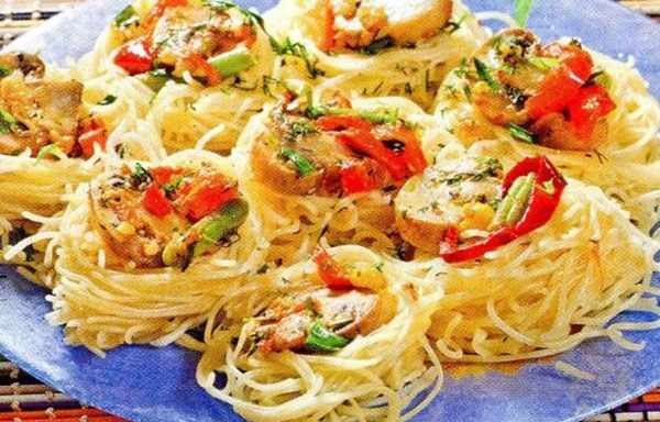 Rezept für schmackhafte Nester aus MACFFA mit Hackfleisch und Tomate