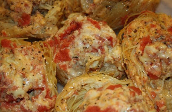 Rezept für schmackhafte Nester aus MACFFA mit Hackfleisch und Tomate