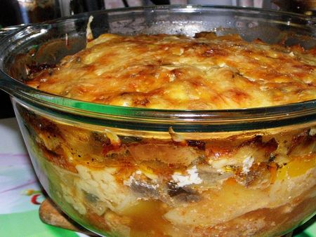 Kartoffeln mit Fleisch im Ofen: Wie man köstlich kocht?