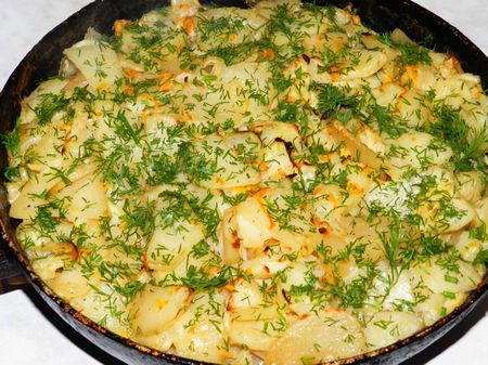 Kartoffeln mit Fleisch im Ofen: Wie man köstlich kocht?