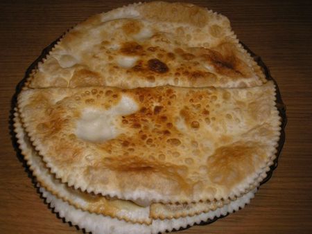 Kaukasische Torten mit Fleisch - Chebureks