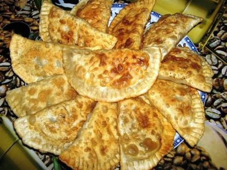Kaukasische Torten mit Fleisch - Chebureks