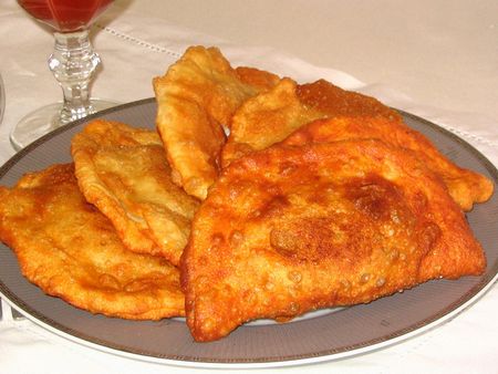 Kaukasische Torten mit Fleisch - Chebureks