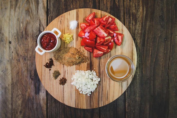 Ketchup mit eigenen Händen aus Tomaten: Schritt-für-Schritt-Rezepte für die Ernte für den Winter