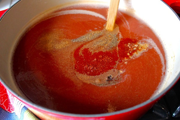 Ketchup mit eigenen Händen aus Tomaten: Schritt-für-Schritt-Rezepte für die Ernte für den Winter