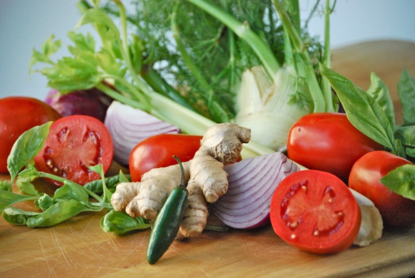Ketchup mit eigenen Händen aus Tomaten: Schritt-für-Schritt-Rezepte für die Ernte für den Winter
