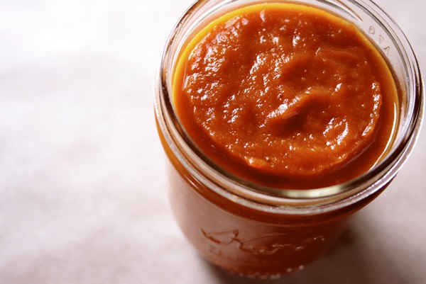 Ketchup mit eigenen Händen aus Tomaten: Schritt-für-Schritt-Rezepte für die Ernte für den Winter