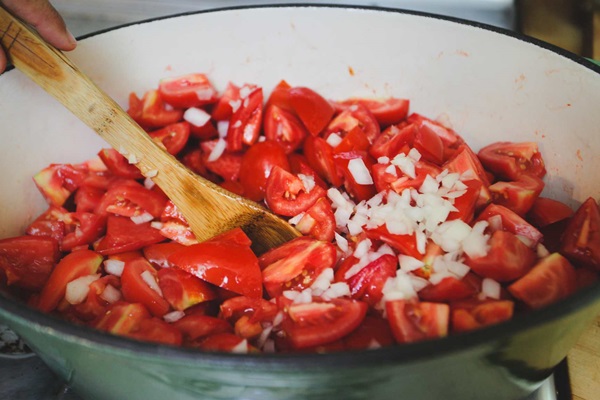Ketchup mit eigenen Händen aus Tomaten: Schritt-für-Schritt-Rezepte für die Ernte für den Winter
