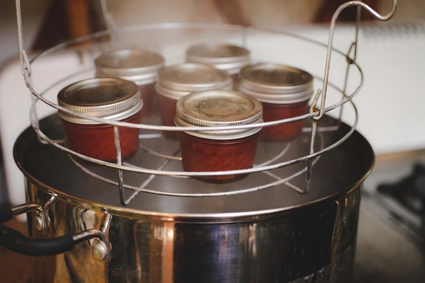 Ketchup mit eigenen Händen aus Tomaten: Schritt-für-Schritt-Rezepte für die Ernte für den Winter