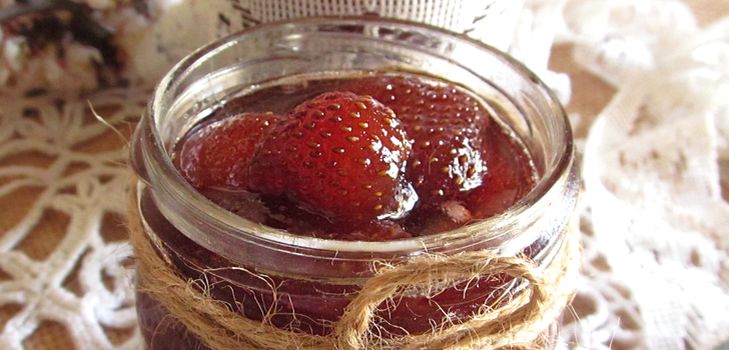 Das Rezept für Erdbeeren im eigenen Saft