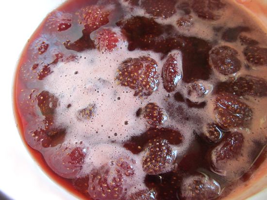 Das Rezept für Erdbeeren im eigenen Saft