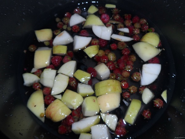 Köstliches Kompott von Himbeeren für den Winter