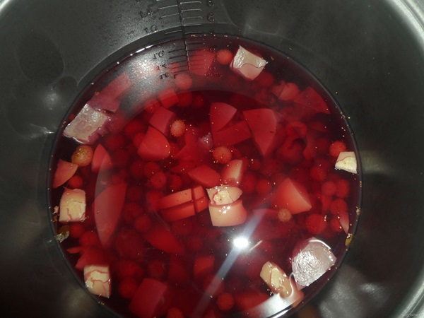 Köstliches Kompott von Himbeeren für den Winter