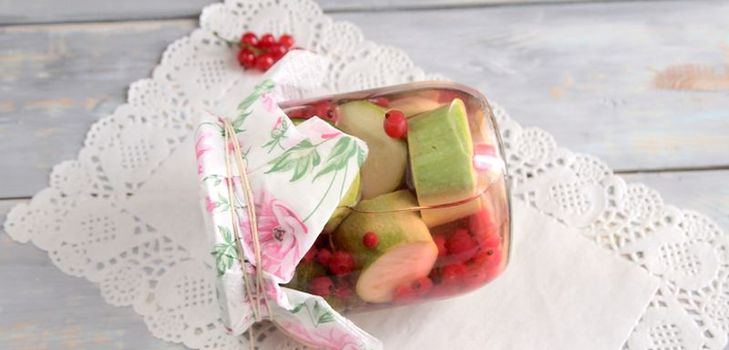 Rezept für Zucchini in Dosen mit roten Johannisbeeren