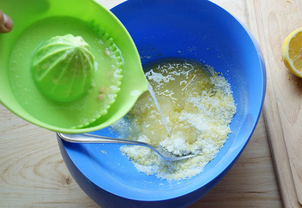 Einfaches Rezept: Frühlings-Zitronenkuchen ohne Backen