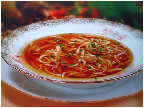 Suppe auf einem Teller