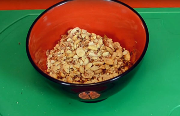 Menü für das Neujahr 2017 Hahn für Erwachsene und Kinder - was soll es interessant und festlich sein? Beste Gerichte für Neujahrs-Hahn, Rezepte mit Foto