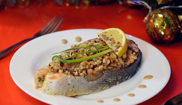 Menü für das Neujahr 2017 Hahn für Erwachsene und Kinder - was soll es interessant und festlich sein? Beste Gerichte für Neujahrs-Hahn, Rezepte mit Foto