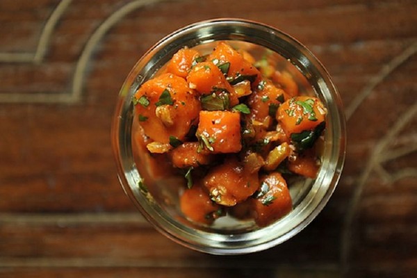 Karotten für den Winter in Dosen - auf Koreanisch, Lecho, Salat, Dressing - sehr leckere Rezepte mit Zwiebeln, Rüben, Pfeffer. Wie man Karotten für den Winter zu Hause hält