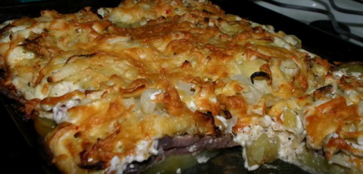 Fleisch auf einem Backblech