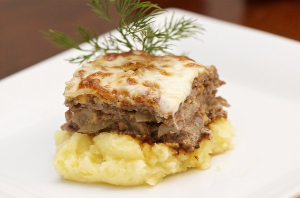 Fleisch auf Französisch mit Pilzen Fleisch auf Französisch mit Pilzen