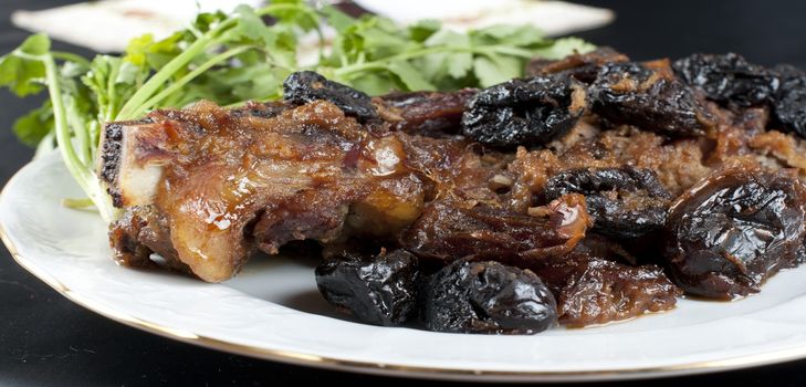 Rezept für Fleisch mit Pflaumen in einem Multivarquet - ein köstliches Urlaubsrezept