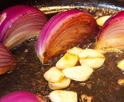 Lammrezept mit Pflaumen in einem Multivarquet - ein leckeres Urlaubsrezept