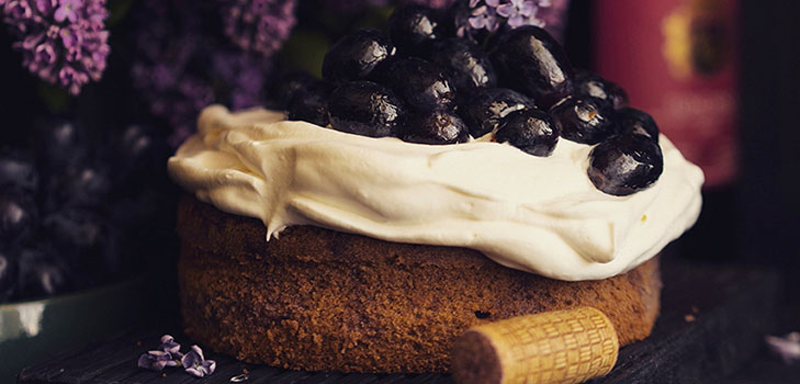 Ein ungewöhnliches Rezept für eine Frühlingsweintorte
